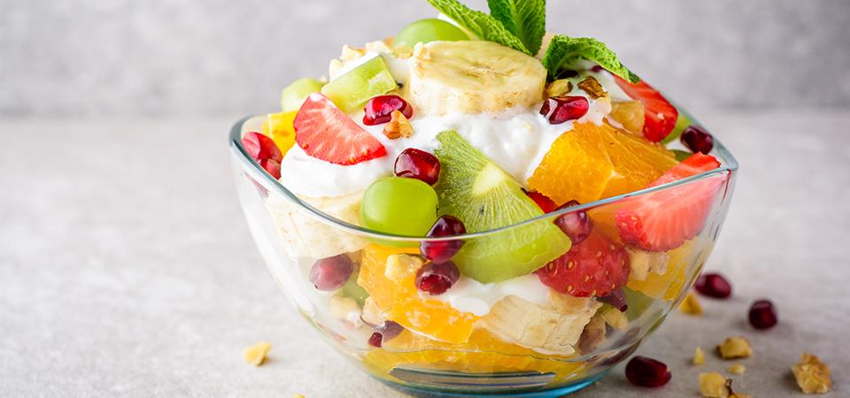 Tazón de yogur y frutas